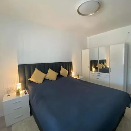 Lipi - Away From Σπίτι διακοπών *